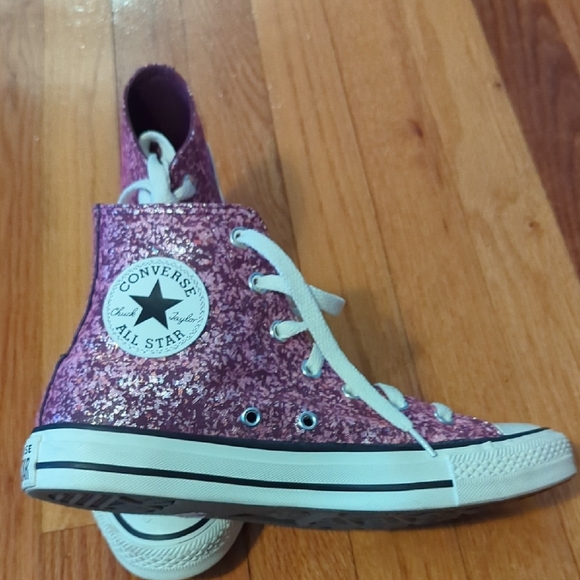 Converse Burgundy Sneakers with White Accents - Picture 4 of 7